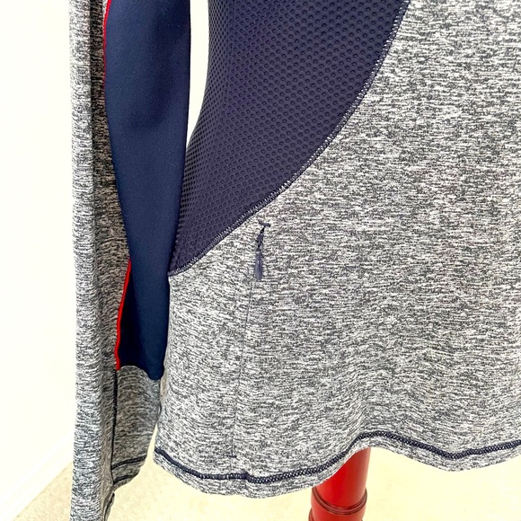 Athleta 1/2 zip top size S - Picture 7 of 8